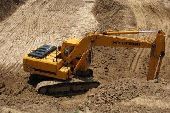 只為平整土地 駕駛挖掘機挖斷軍用光纜:最終被判8個月