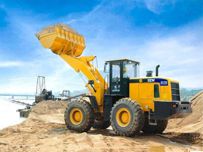 2021年2月挖掘機銷量28305臺同比增205%,裝載機7638臺同比增110%